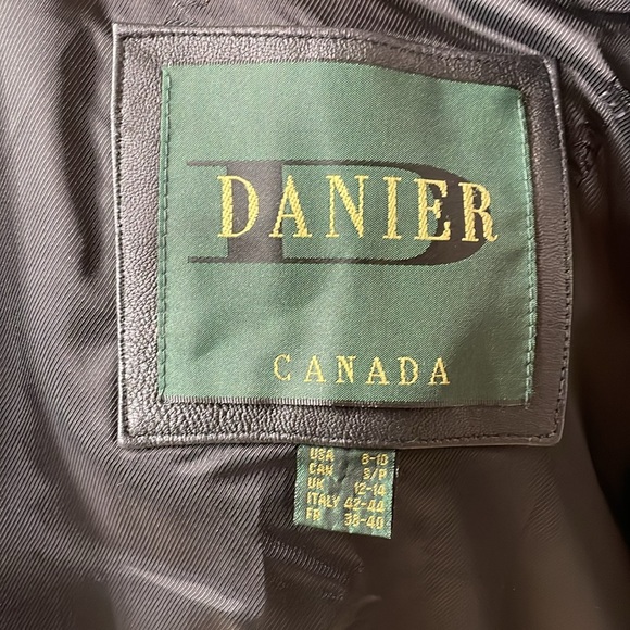 Danier genuine leather woman’s coat. - Picture 9 of 12
